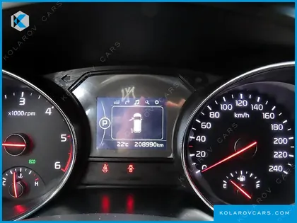 KIA CARNIVAL 9-SEATER LUXURY