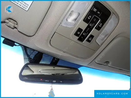 KIA CARNIVAL 9-SEATER LUXURY