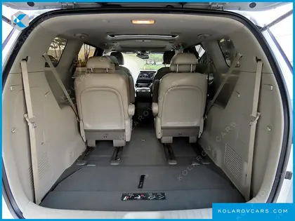 KIA CARNIVAL 9-SEATER LUXURY