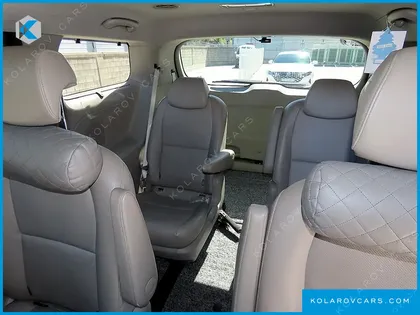 KIA CARNIVAL 9-SEATER PRESTIGE