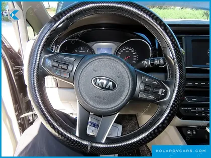 KIA CARNIVAL 9-SEATER PRESTIGE