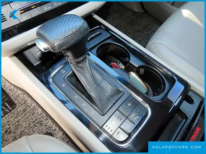 KIA CARNIVAL 9-SEATER PRESTIGE