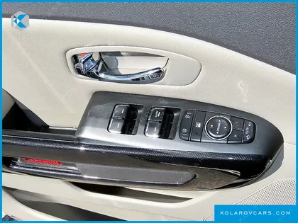 KIA CARNIVAL 9-SEATER PRESTIGE