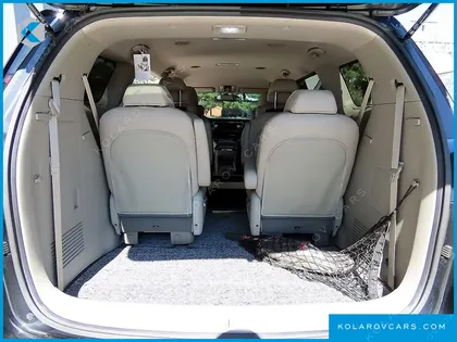 KIA CARNIVAL 9-SEATER PRESTIGE