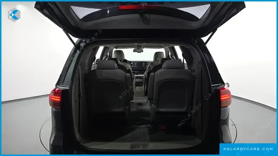 KIA CARNIVAL 9-SEATER PRESTIGE