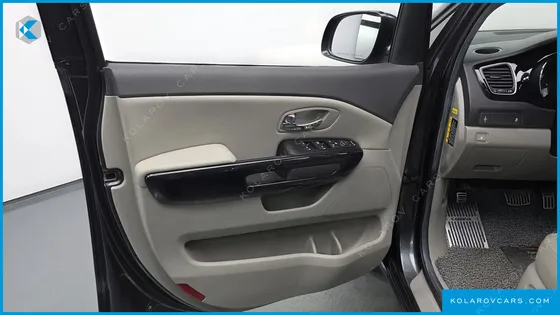 KIA CARNIVAL 9-SEATER PRESTIGE