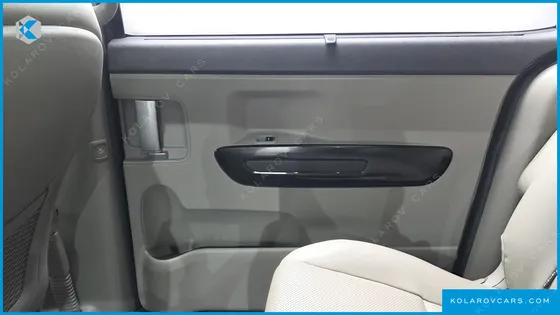 KIA CARNIVAL 9-SEATER PRESTIGE