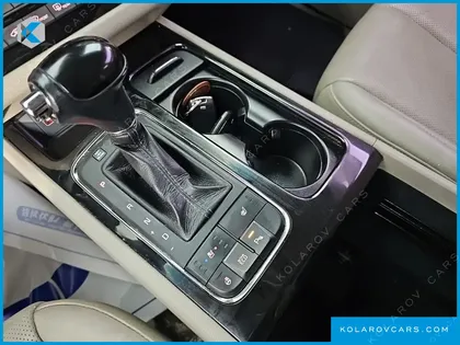 KIA CARNIVAL 7-SEATER LIMOUSINE