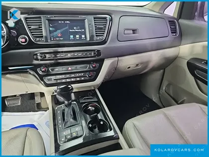 KIA CARNIVAL 7-SEATER LIMOUSINE