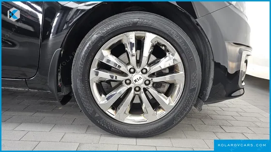 KIA CARNIVAL 9-SEATER PRESTIGE