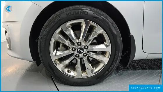 KIA CARNIVAL 9-SEATER PRESTIGE