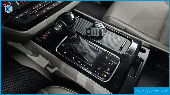 KIA CARNIVAL 9-SEATER PRESTIGE