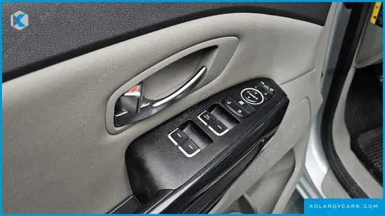 KIA CARNIVAL 9-SEATER PRESTIGE