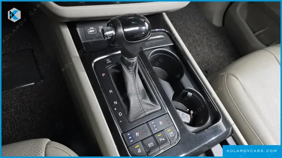 KIA CARNIVAL 9-SEATER NOBLESSE