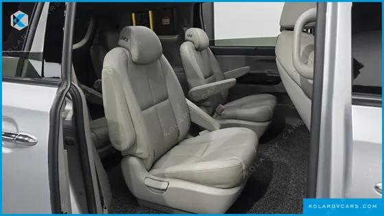 KIA CARNIVAL 9-SEATER NOBLESSE