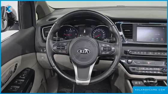 KIA CARNIVAL 9-SEATER NOBLESSE