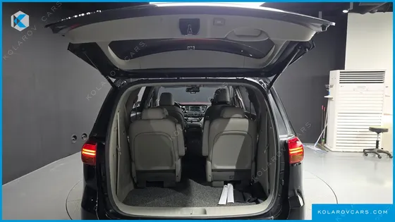 KIA CARNIVAL 9-SEATER NOBLESSE