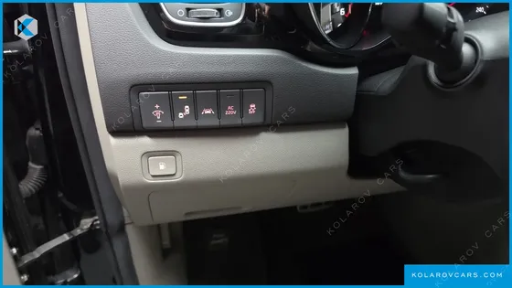 KIA CARNIVAL 9-SEATER NOBLESSE
