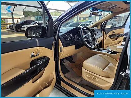 KIA CARNIVAL 9-SEATER PRESTIGE