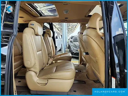 KIA CARNIVAL 9-SEATER PRESTIGE
