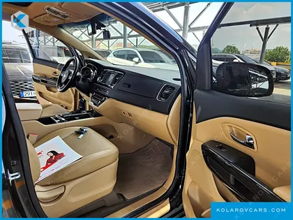 KIA CARNIVAL 9-SEATER PRESTIGE