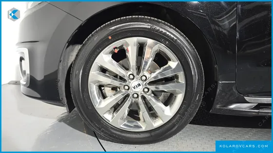 KIA CARNIVAL 9-SEATER NOBLESSE