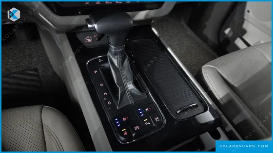 KIA CARNIVAL 9-SEATER NOBLESSE