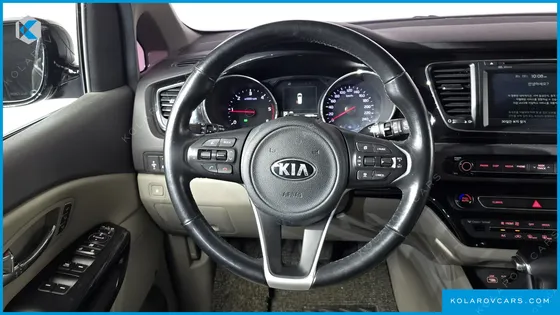 KIA CARNIVAL 9-SEATER NOBLESSE