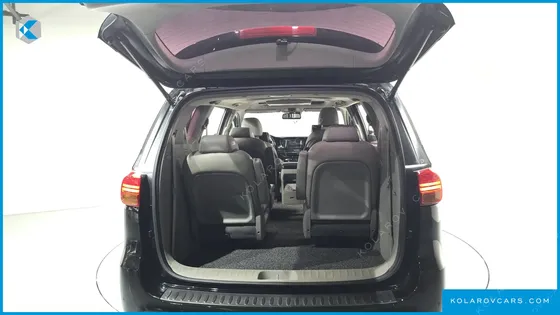 KIA CARNIVAL 9-SEATER NOBLESSE