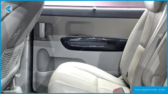 KIA CARNIVAL 9-SEATER NOBLESSE