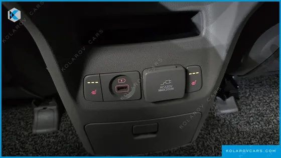 KIA CARNIVAL 9-SEATER NOBLESSE