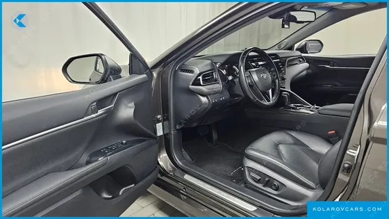 TOYOTA CAMRY 2.5 XLE HYBRID
