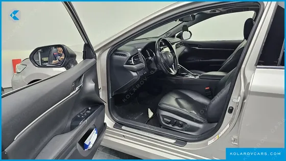 TOYOTA CAMRY 2.5 XLE HYBRID
