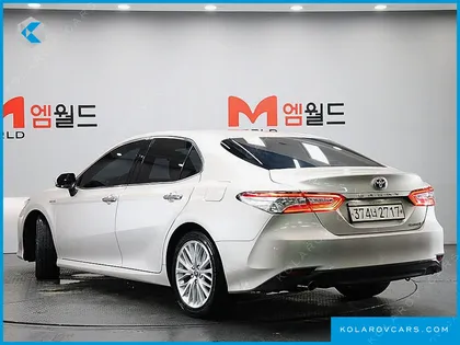 TOYOTA CAMRY 2.5 XLE HYBRID