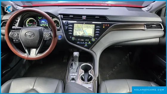 TOYOTA CAMRY 2.5 XLE HYBRID