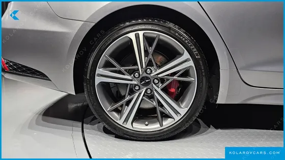 GENESIS G70 GASOLINE 2.5T 2WD