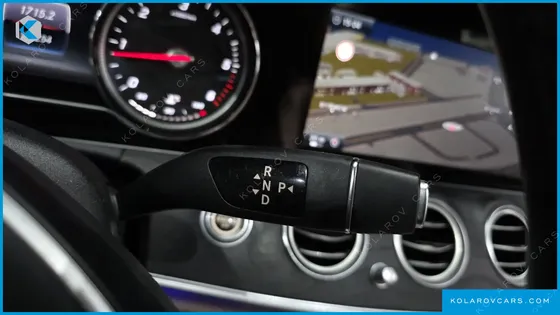 MERCEDES E-CLASS E220D AVANTGARDE