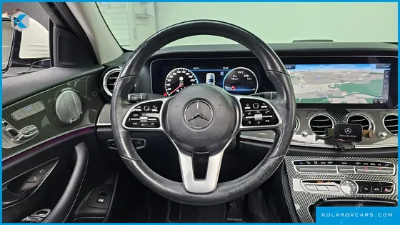 MERCEDES E-CLASS E300 4MATIC AMG LINE