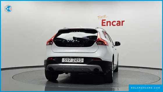 VOLVO V40 D3