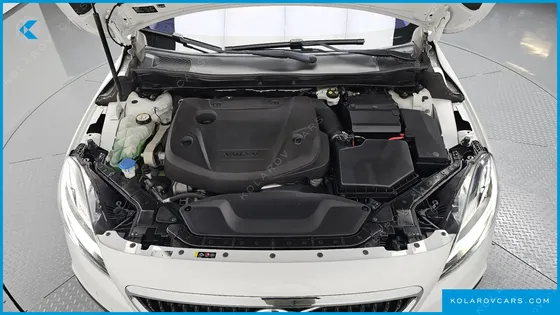VOLVO V40 D3