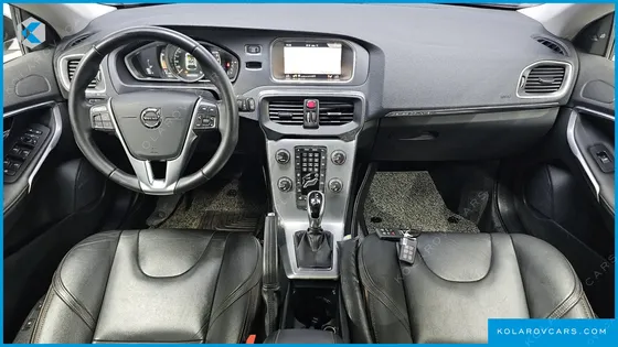 VOLVO V40 D3