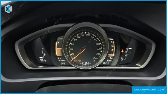 VOLVO V40 D3