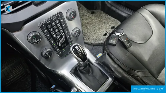 VOLVO V40 D3