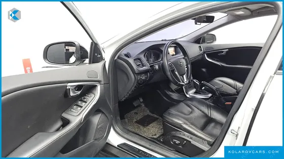 VOLVO V40 D3