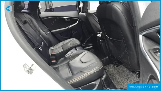 VOLVO V40 D3