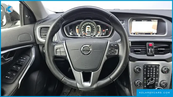 VOLVO V40 D3