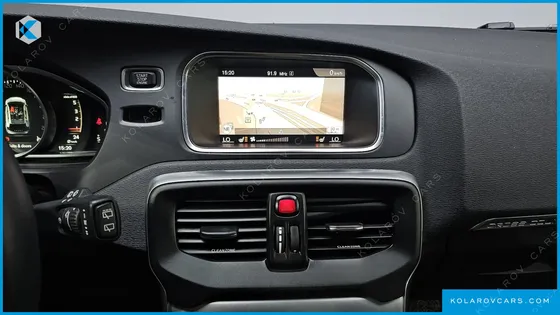 VOLVO V40 D3
