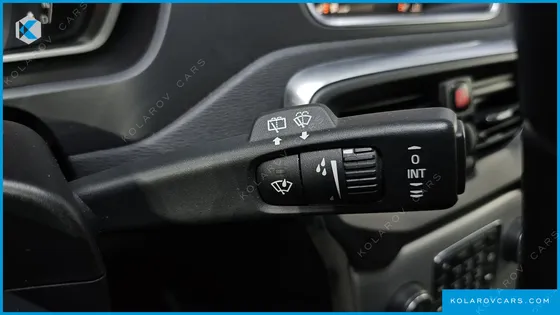 VOLVO V40 D3