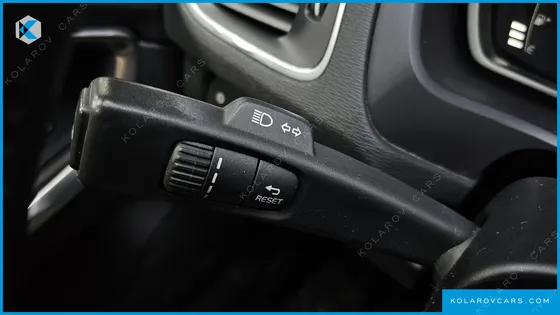 VOLVO V40 D3