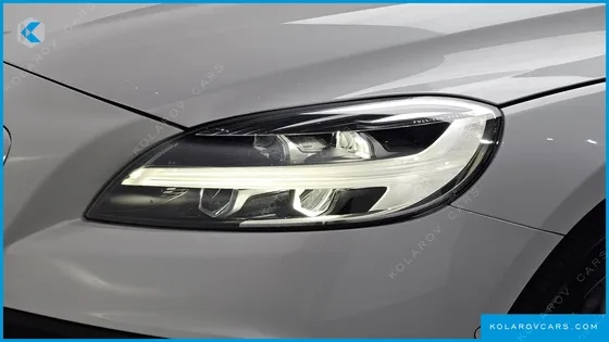 VOLVO V40 D3